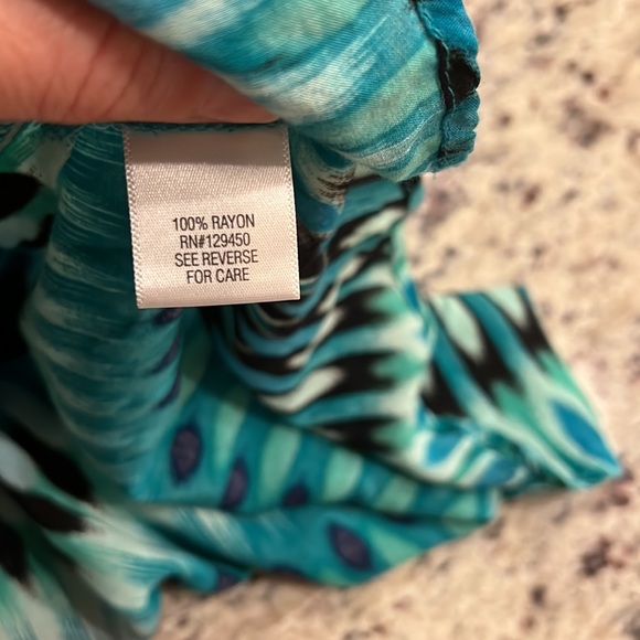 Lightweight rayon colorful blouse - Picture 6 of 6